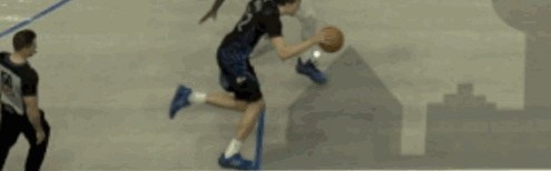 2026世界杯直播app官网下载入口-毫厘之间！弗拉格在兰德尔贴防下踩线出界 独行侠挑战失败！